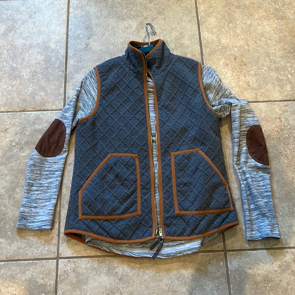 2 piece set. THML vest and long sleeves shirt. Matches so well together. Size S